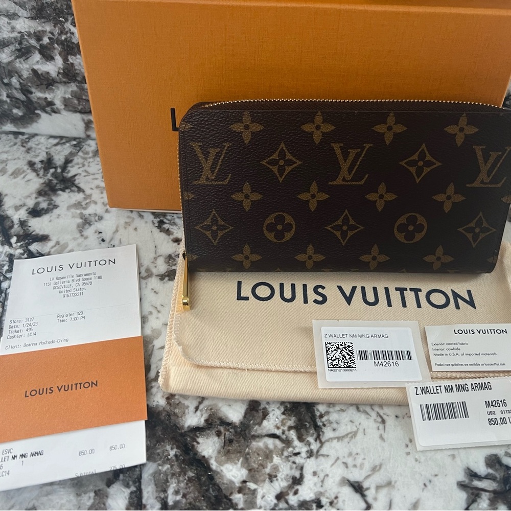 Louis Vuitton monogram zippy wallet